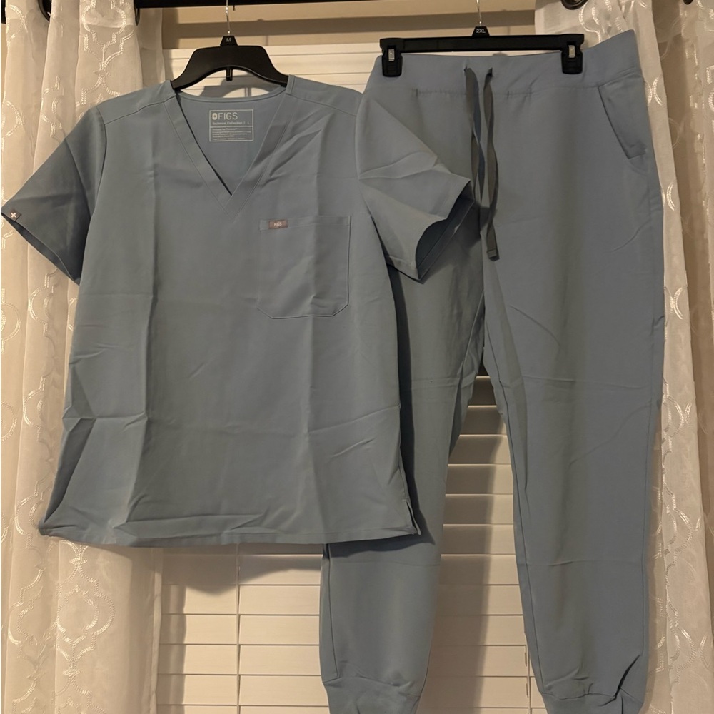 Figs Sky Blue Scrub Set